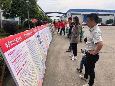 临澧县文化市场综合执法大队上街道、进企业开展法治宣传与法律咨询服务